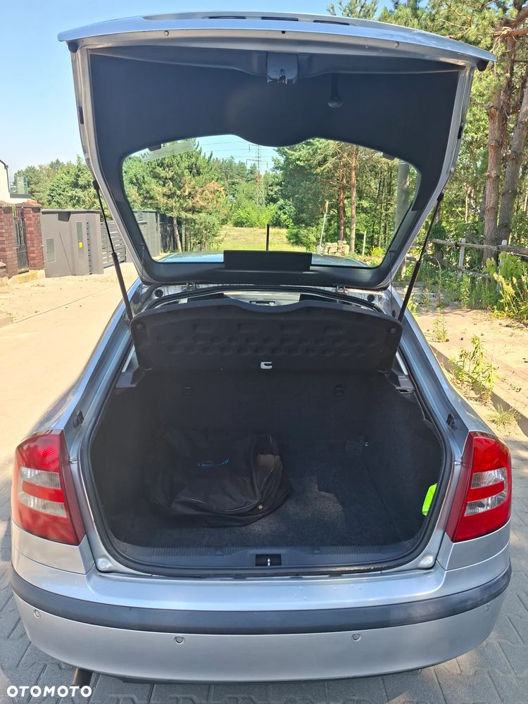 Skoda Octavia 1.6 Ambition - 8