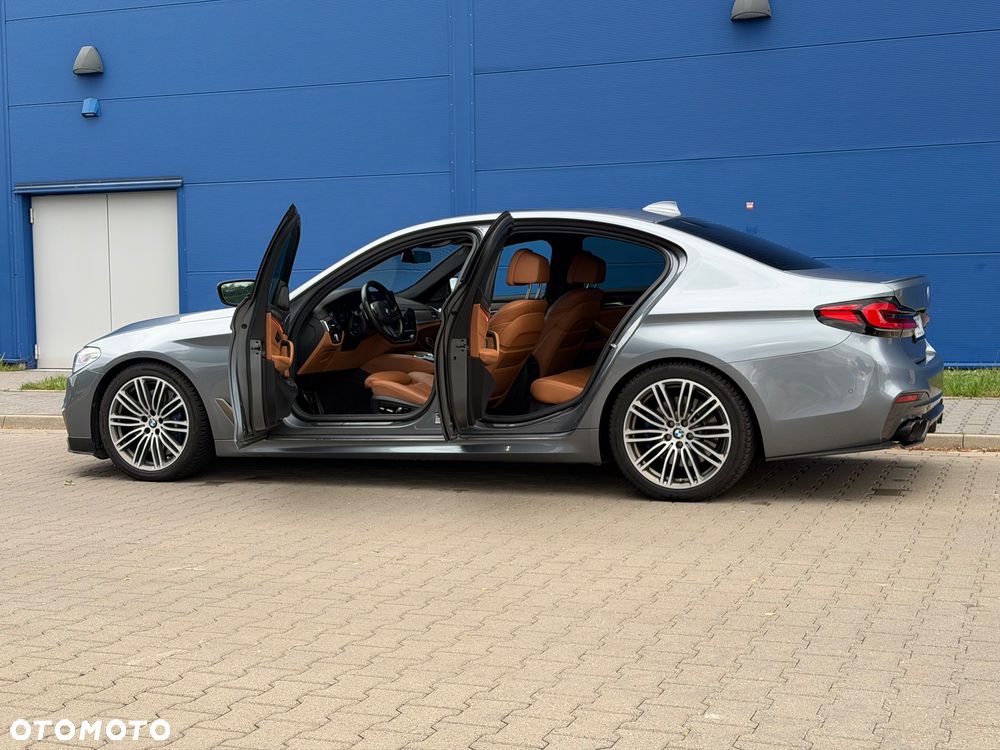 BMW Seria 5 M550i xDrive - 4