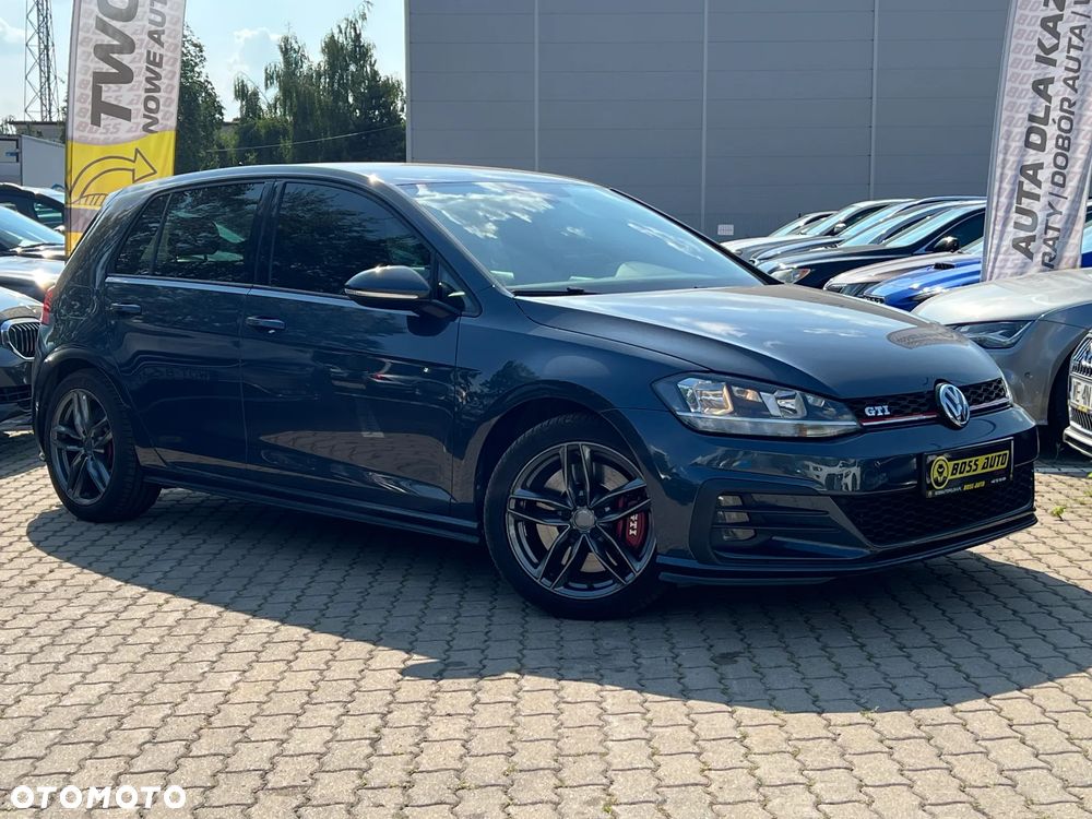 Volkswagen Golf - 2