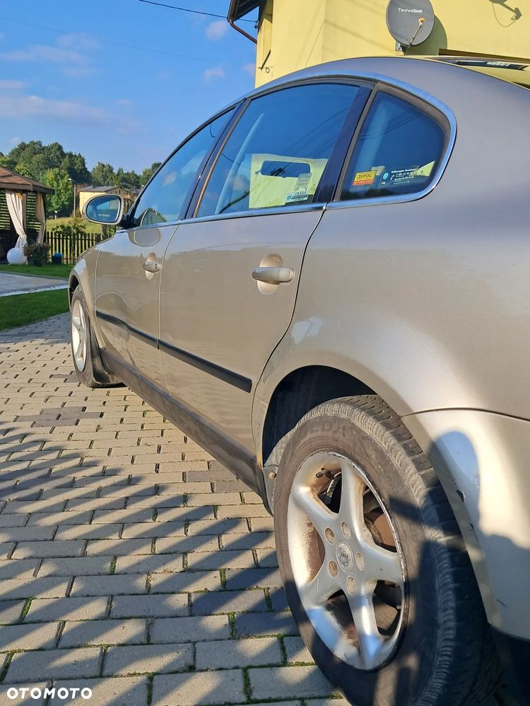 Volkswagen Passat 1.9 TDI Comfortline - 3