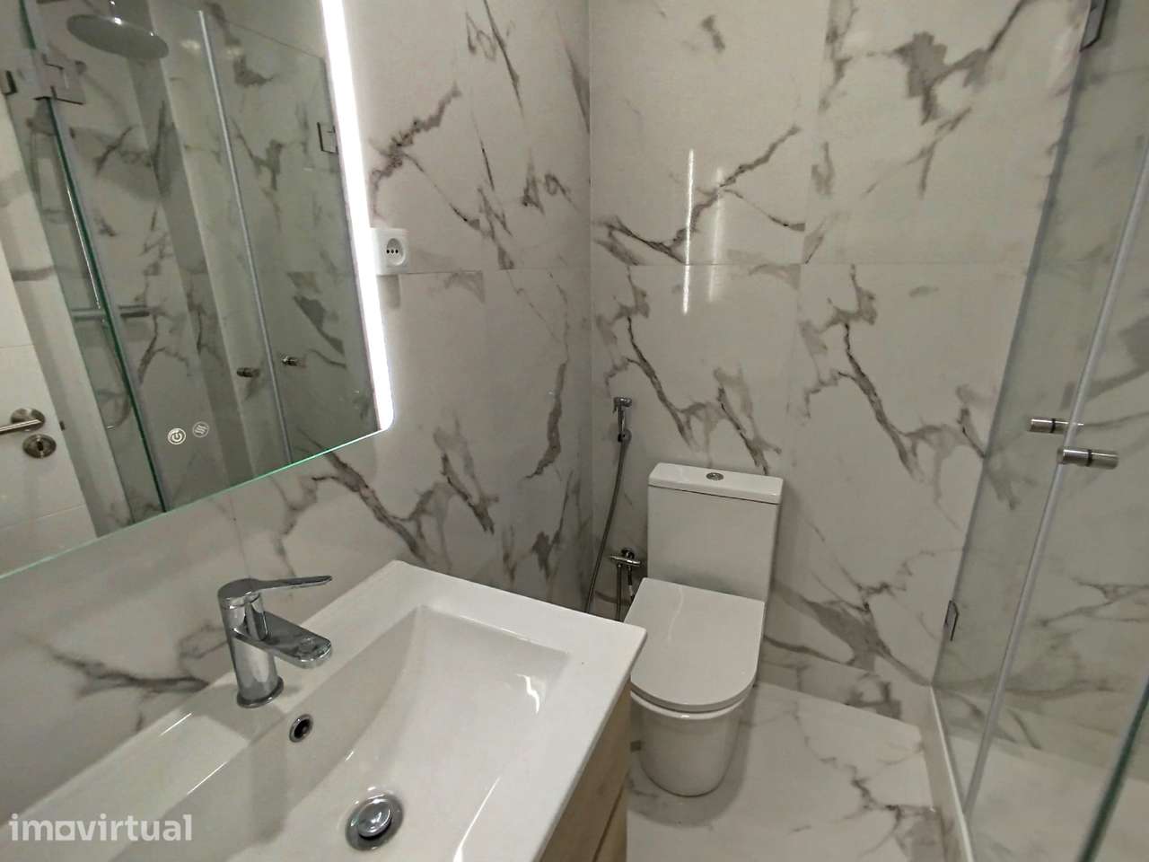 T2 Totalmente Remodelado - Centro da Damaia - Grande imagem: 5/9