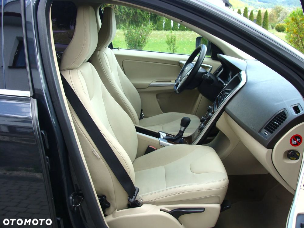 Volvo XC 60 D3 AWD Momentum - 10