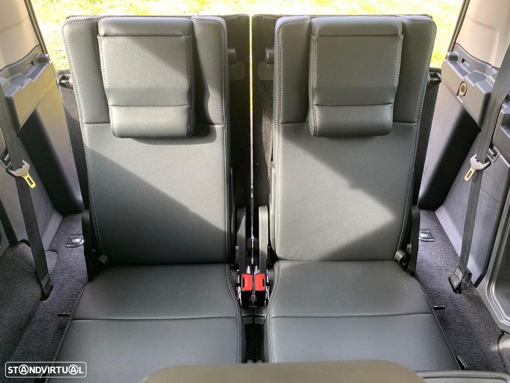 Land Rover Discovery SD V6 SE - 8