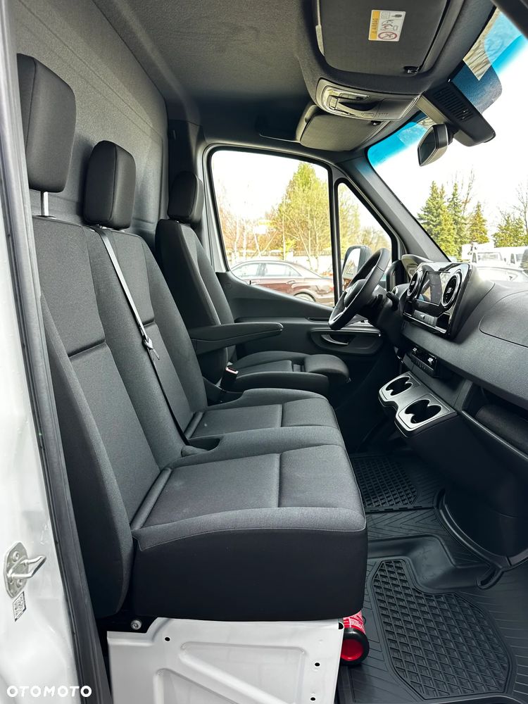 Mercedes-Benz Sprinter - 23