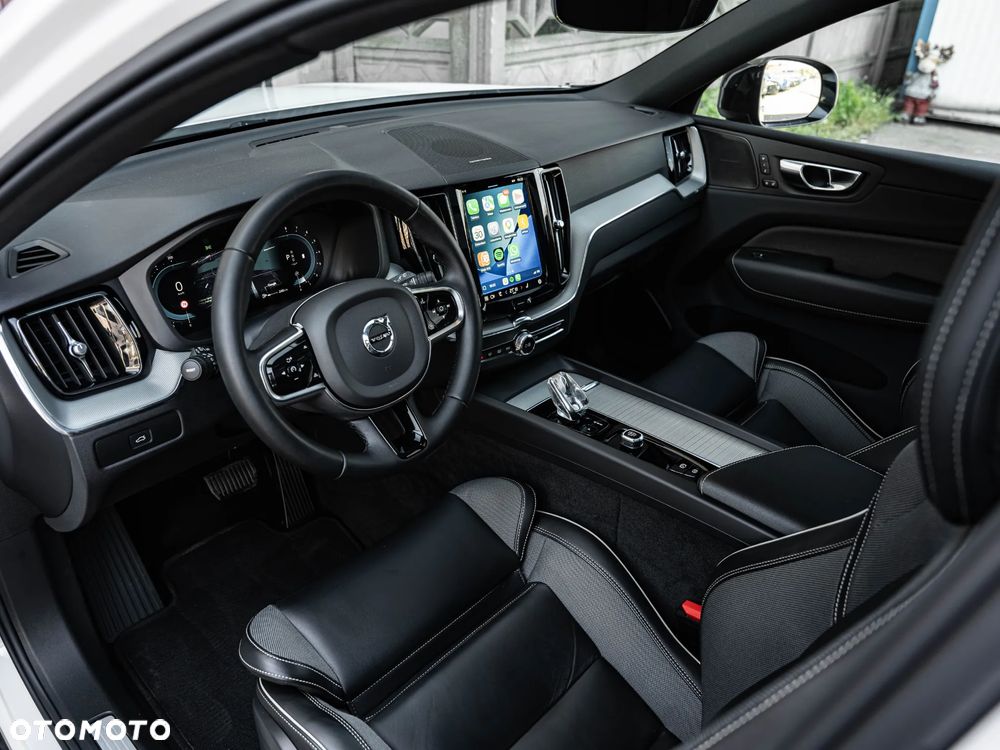 Volvo XC 60 B4 B Plus Dark - 24