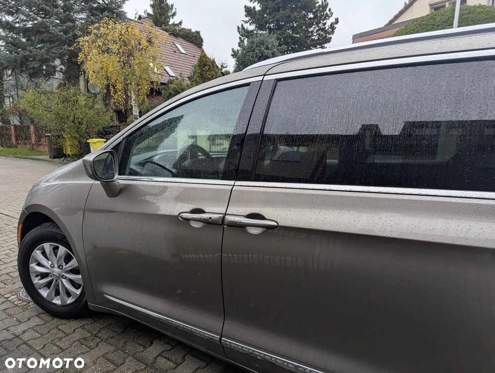 Chrysler Pacifica - 12