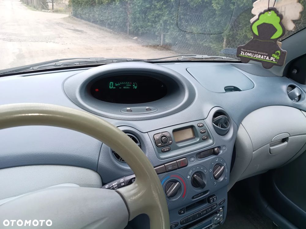 Toyota Yaris 1.0 Base - 9
