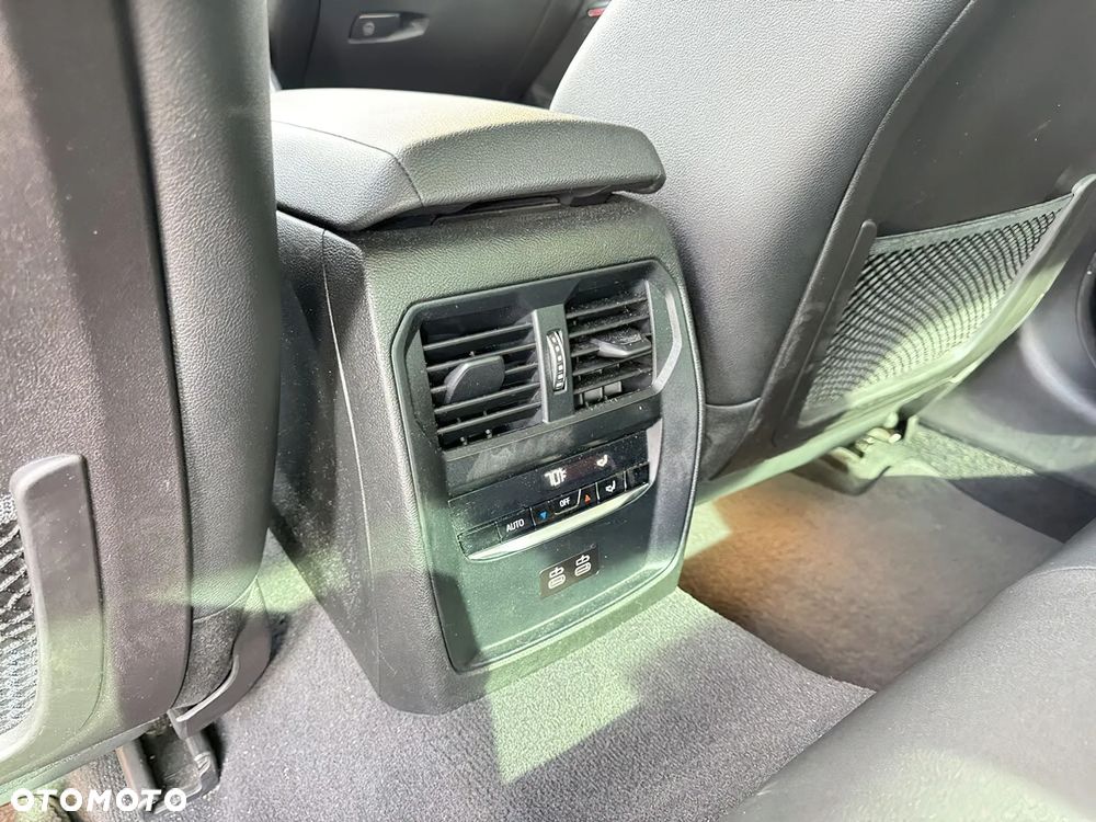BMW Seria 3 330i M Sport - 16