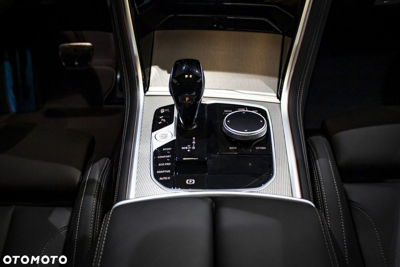 BMW Seria 8 - 16