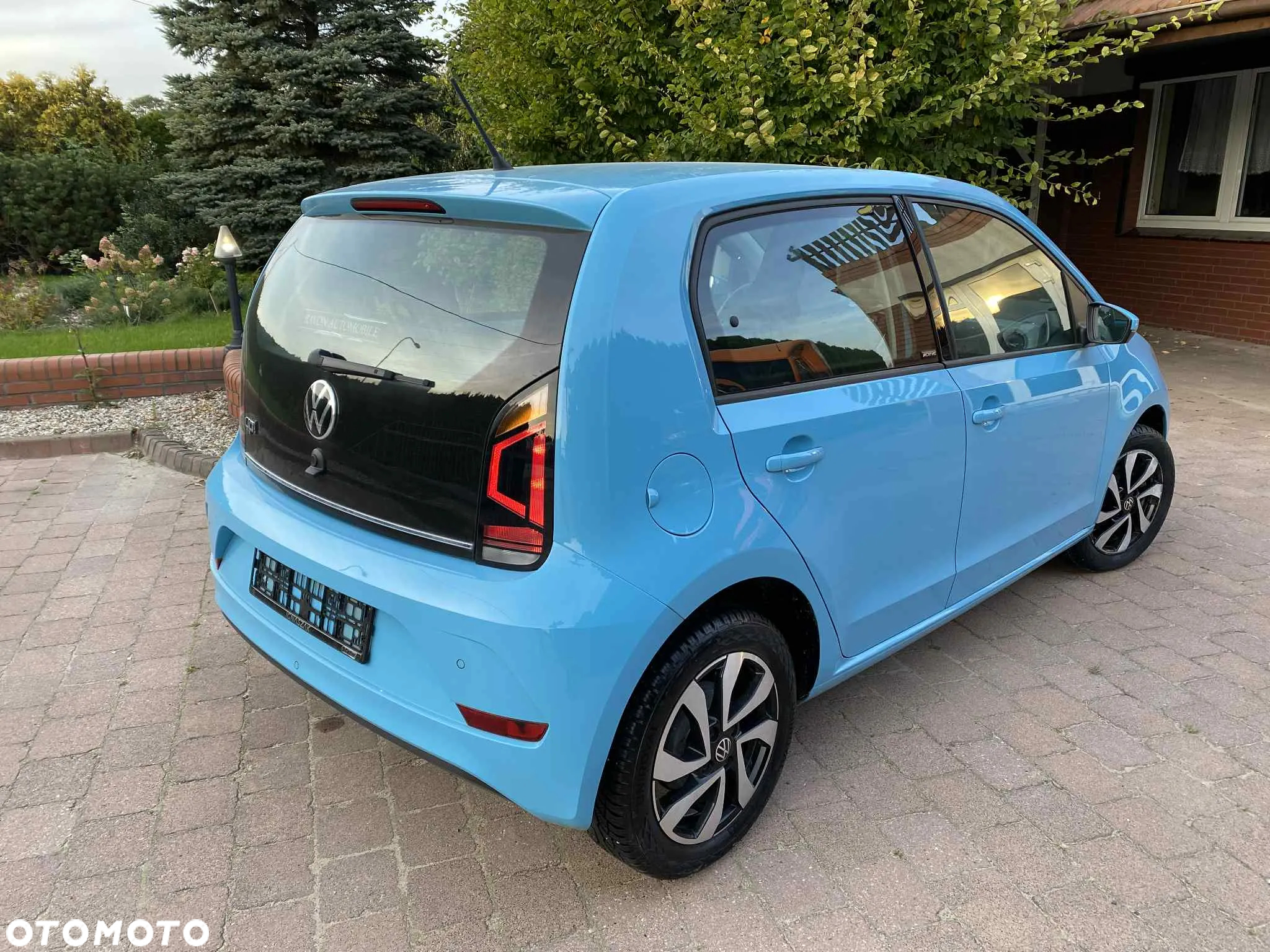 Volkswagen up! Active - 37