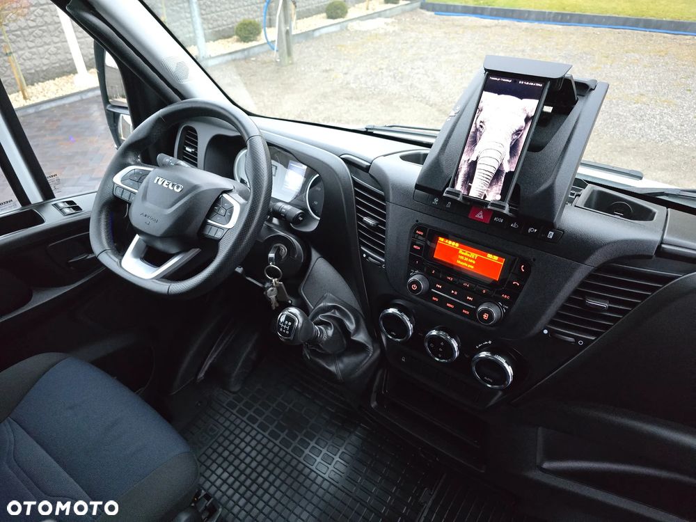 Iveco DAILY DAILY 50C16 KONTENER IZOTERMICZNY 10PALET 4,91cmDługi  2,11cmSzeroki  2,31cmWysoki  SALON PL 106 Tyś km STAN JAK NOWY NA GWARANCJI TEMPOMAT FOTEL PNEŁMATYCZNY KLIMATYZACJA AUTOMATYCZNA - 2
