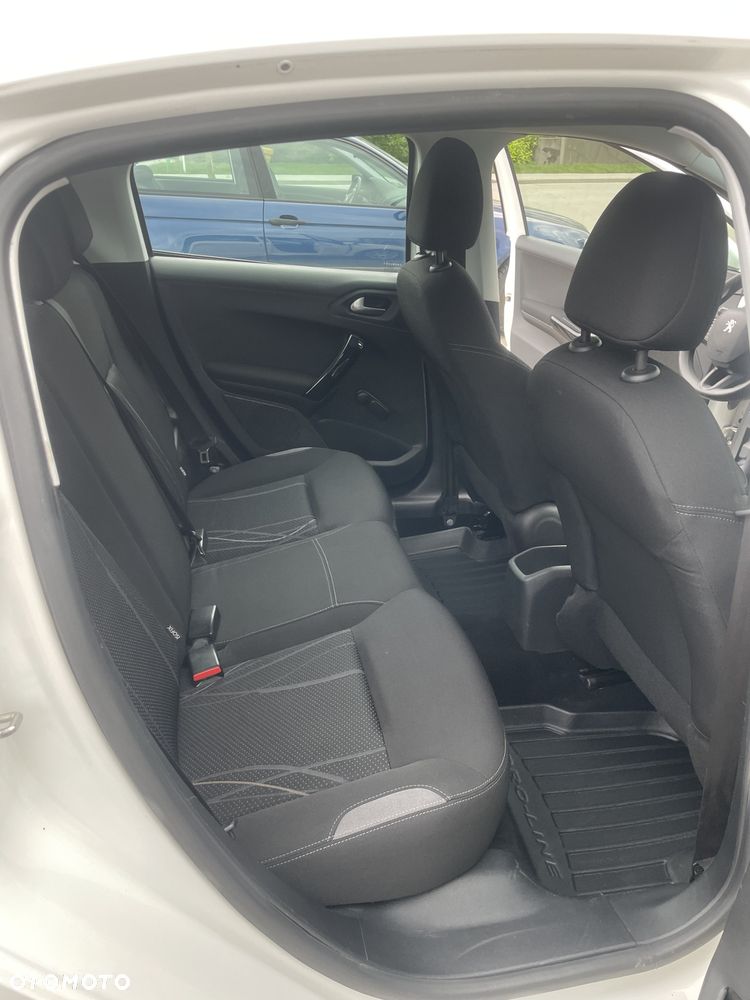 Peugeot 208 - 15