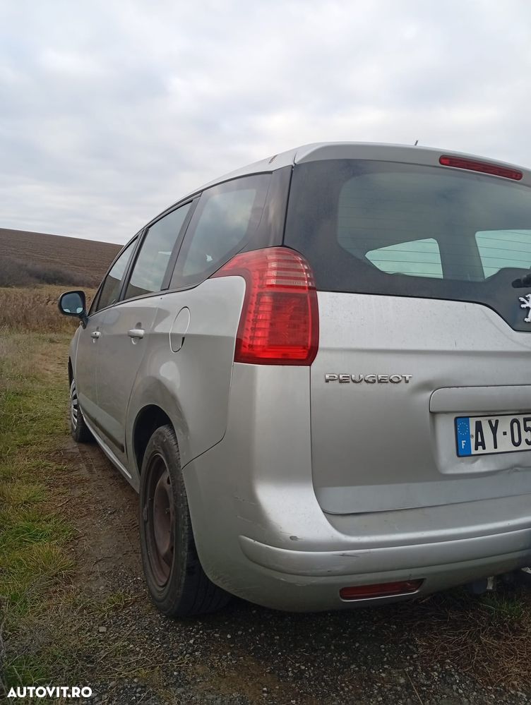 Peugeot 5008 HDI FAP 110 EGS6 Premium - 4