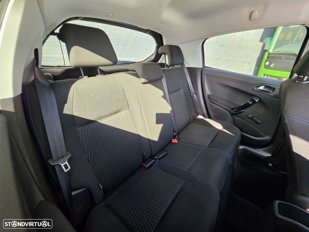 Peugeot 208 1.2 PureTech Signature - 5