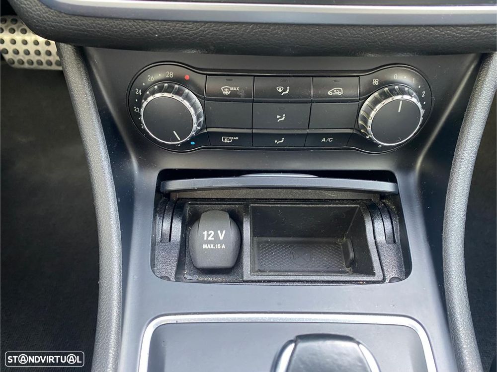 Mercedes-Benz CLA 45 AMG 4Matic 7G-DCT - 25