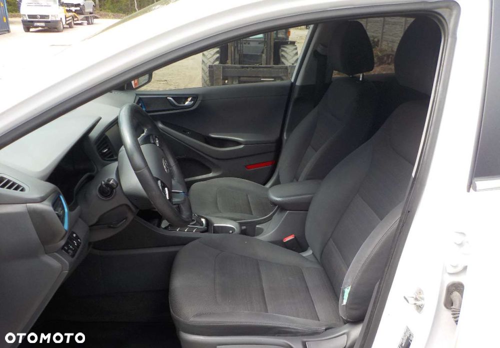 Hyundai IONIQ - 23