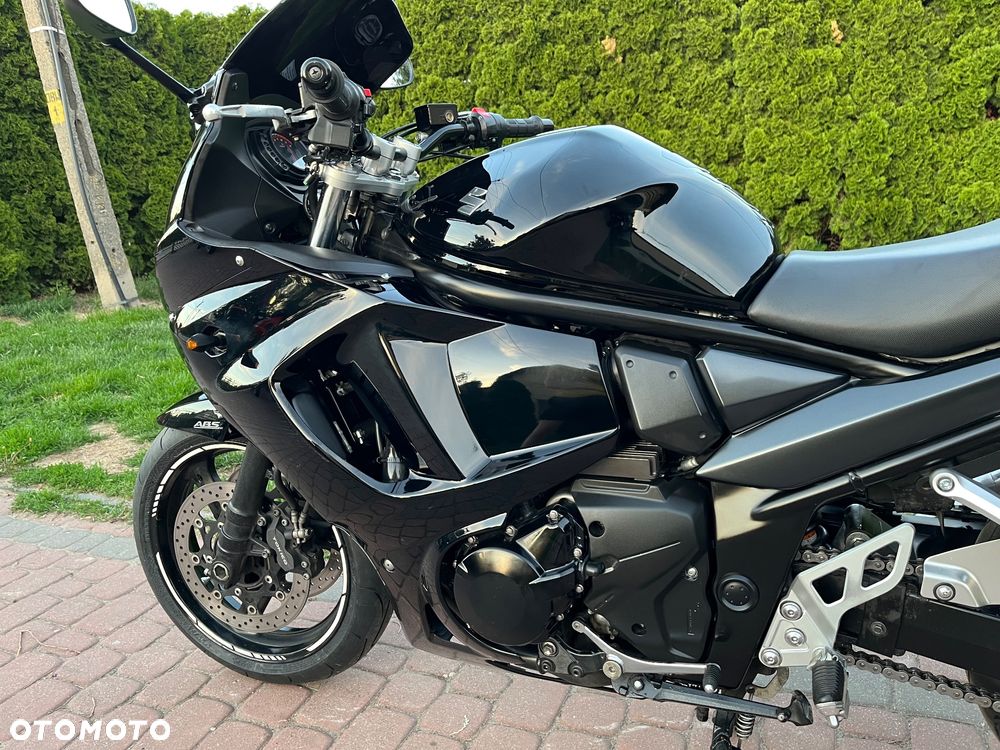 Suzuki GSX - 24