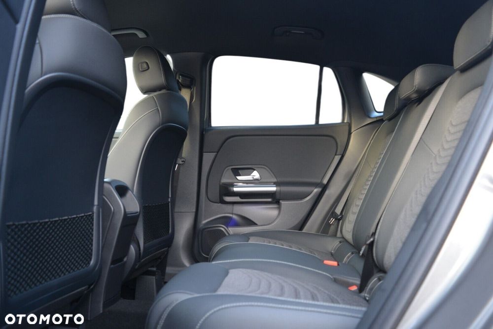 Mercedes-Benz GLA - 8