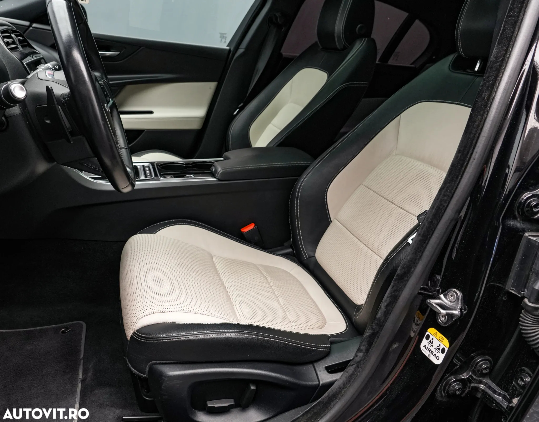 Jaguar XE 2.0 R-Sport - 14