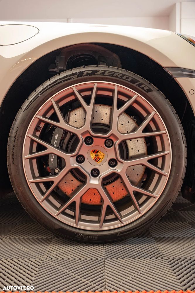 Porsche 911 Carrera 4 GTS PDK - 14