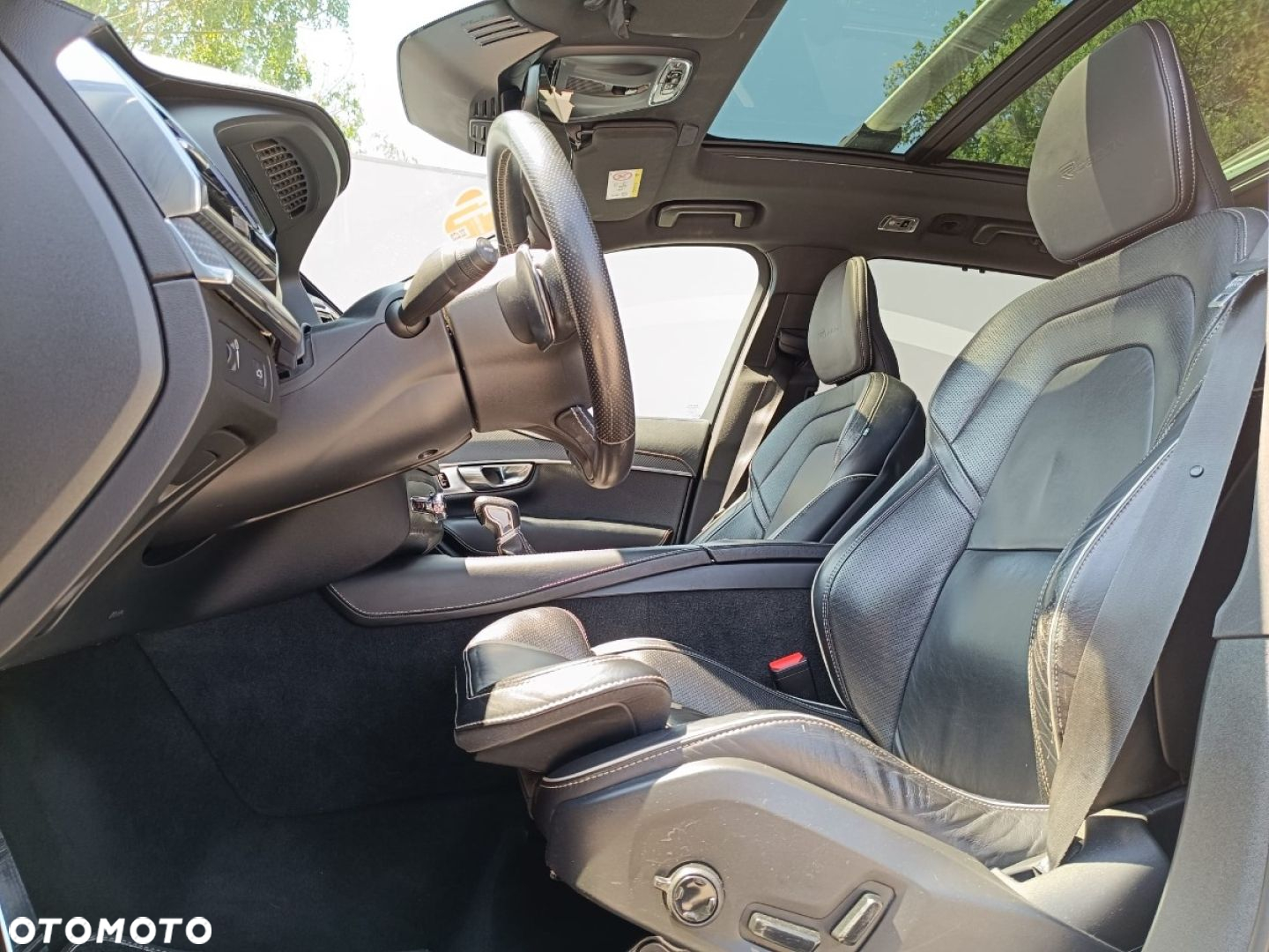Volvo XC 90 D5 SCR AWD R-Design 7os - 26