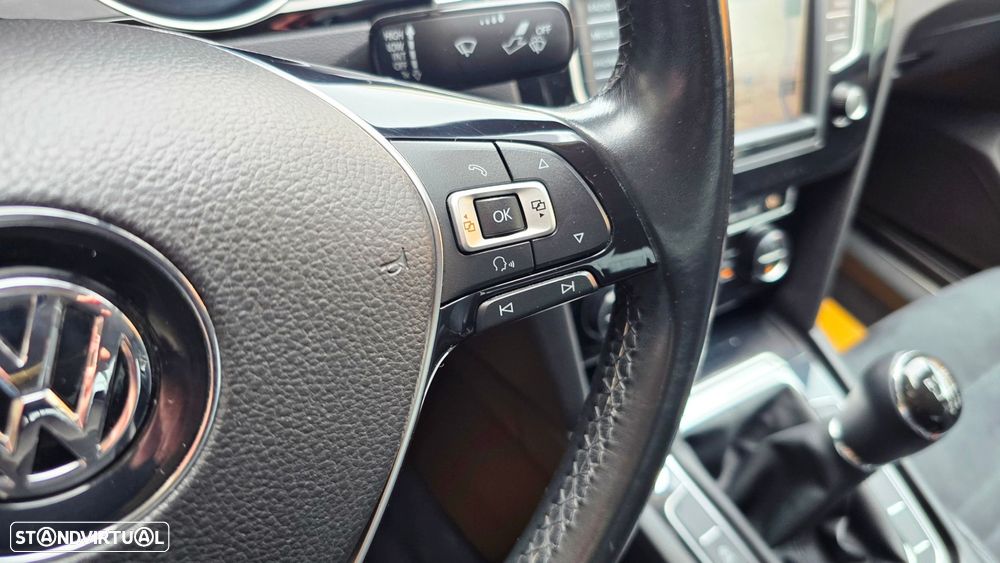 VW Passat 2.0 TDI Highline - 24