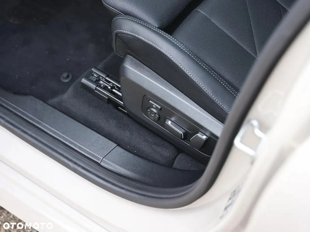 BMW X3 xM50 mHEV - 12