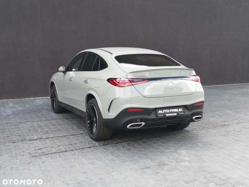Mercedes-Benz GLC 300 e PHEV 4-Matic AMG Line - 11
