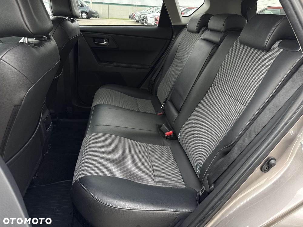 Toyota Auris - 12