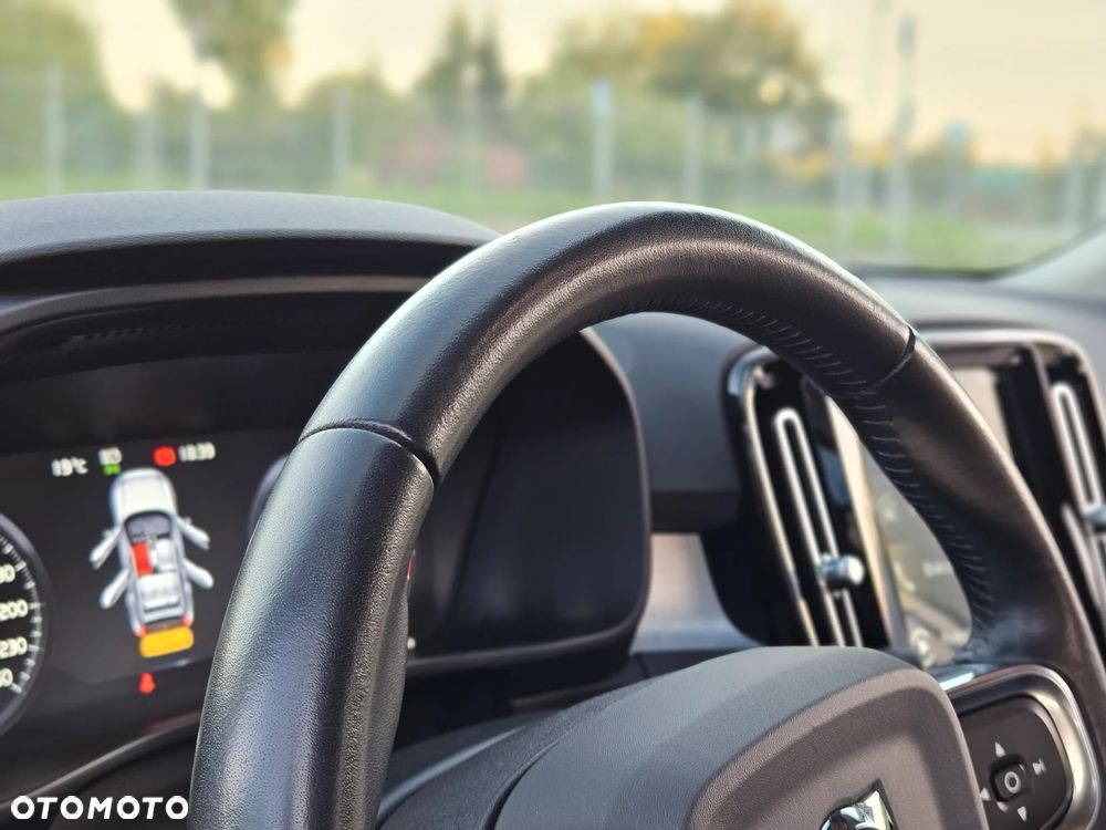 Volvo XC 40 B4 B Momentum - 32