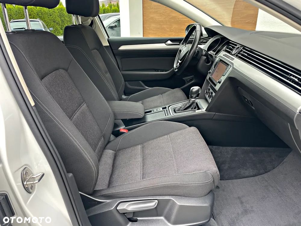 Volkswagen Passat 2.0 TDI SCR (BlueMotion Technology) DSG Comfortline - 26