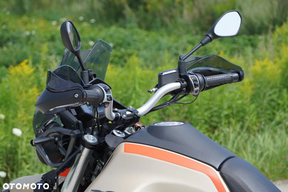Moto Guzzi V85 - 19