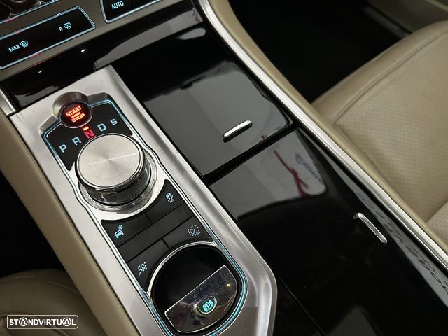 Jaguar XF Sportbrake 3.0 D V6 Premium Luxury - 13