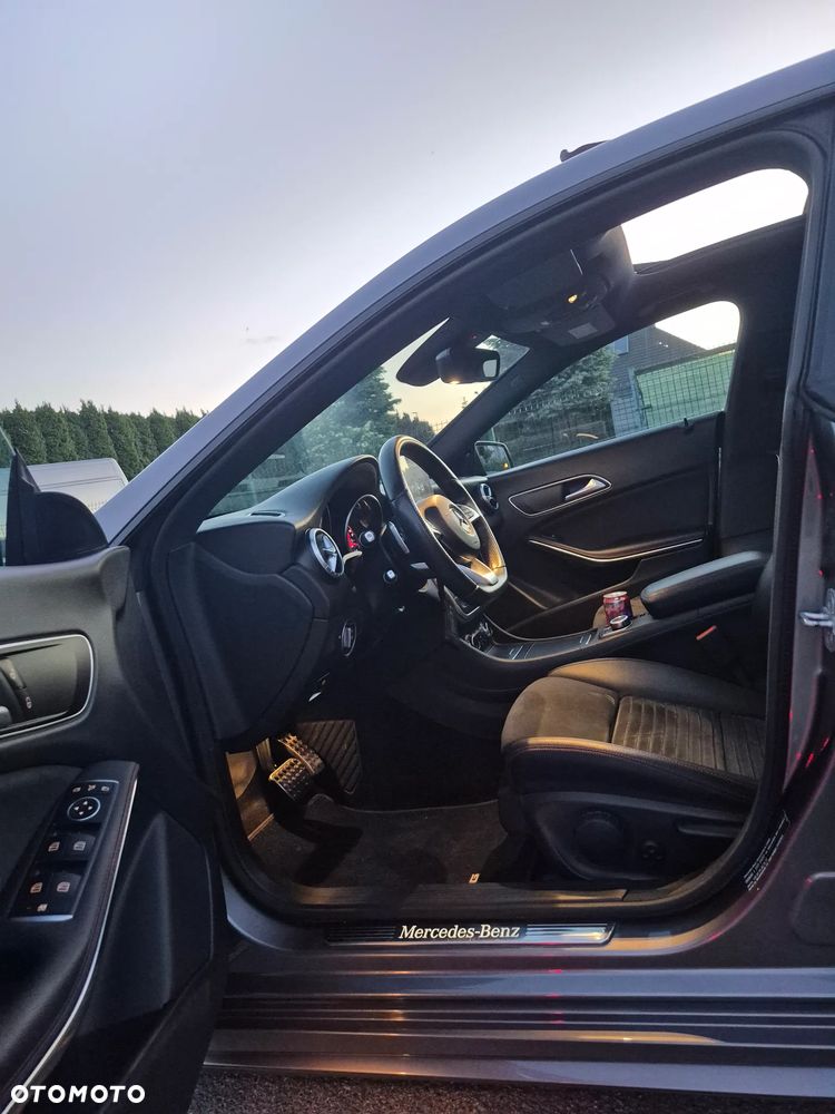 Mercedes-Benz CLA 200 7G-DCT AMG Line - 10