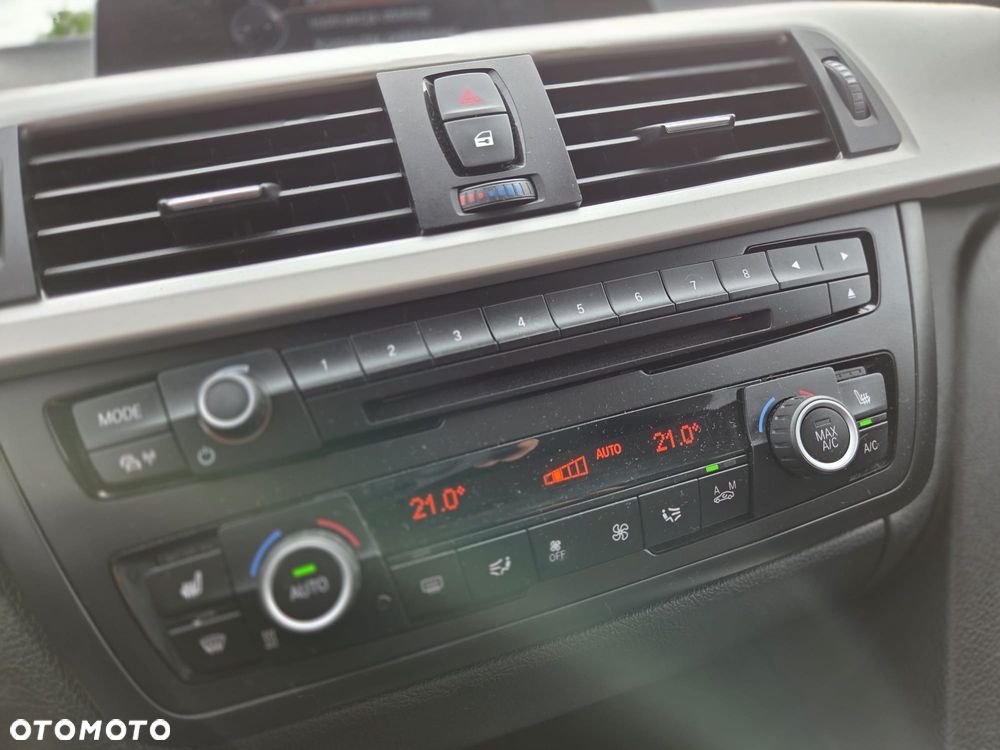 BMW Seria 3 318d - 15