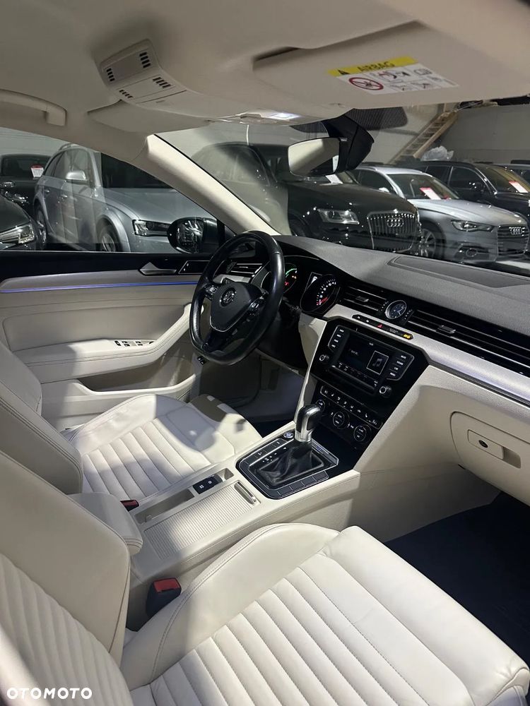 Volkswagen Passat - 21