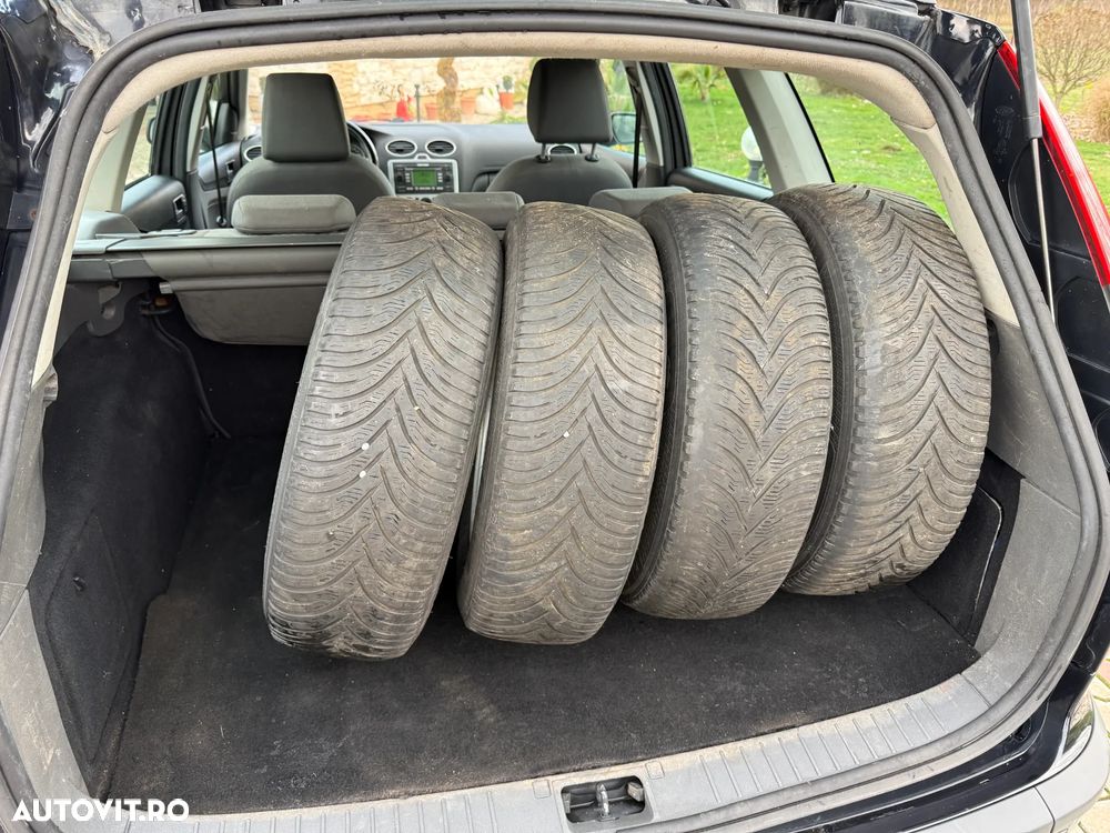 Ford Focus 1.8 Fun X - 26