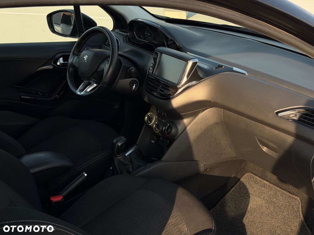Peugeot 208 - 11