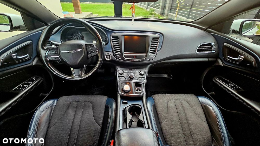Chrysler 200 - 17