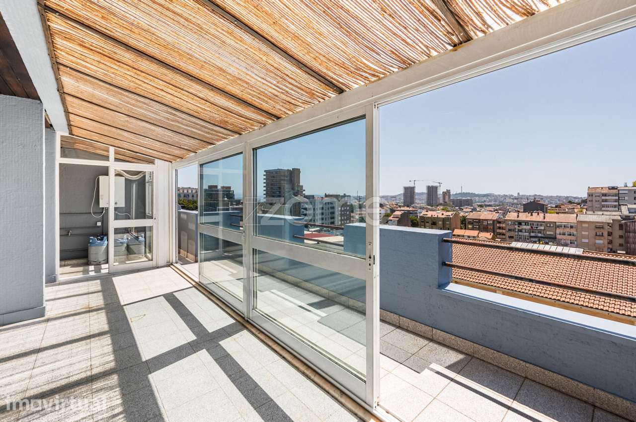 APARTAMENTO T4+1 DUPLEX NA RUA LATINO COELHO - PORTO - Grande imagem: 3/42