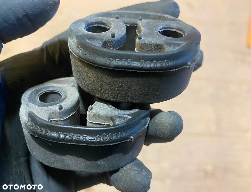 Guma wydechu korek spryskiwaczy plastik Toyota Yaris III 2019r. OE - 2