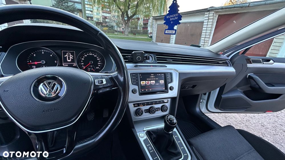 Volkswagen Passat 2.0 TDI (BlueMotion Technology) Highline - 13