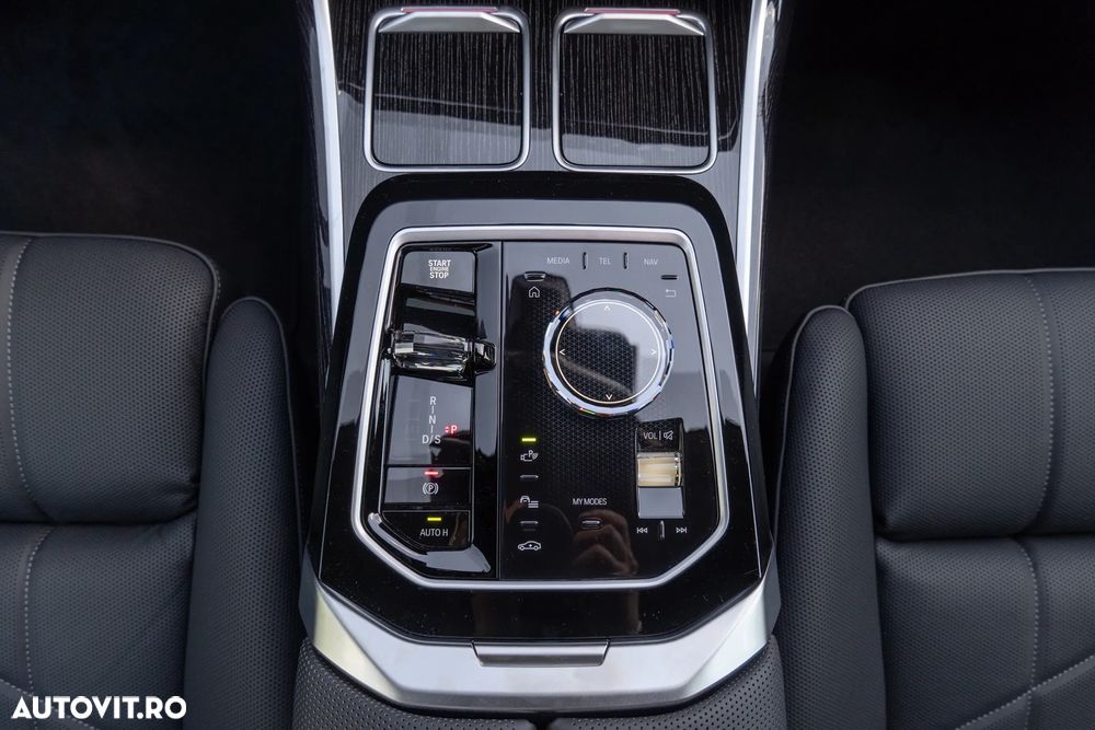 BMW Seria 7 740d xDrive MHEV - 24