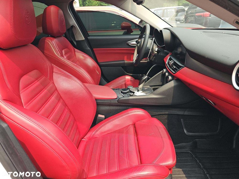 Alfa Romeo Giulia 2.0 Turbo TI Q4 - 8