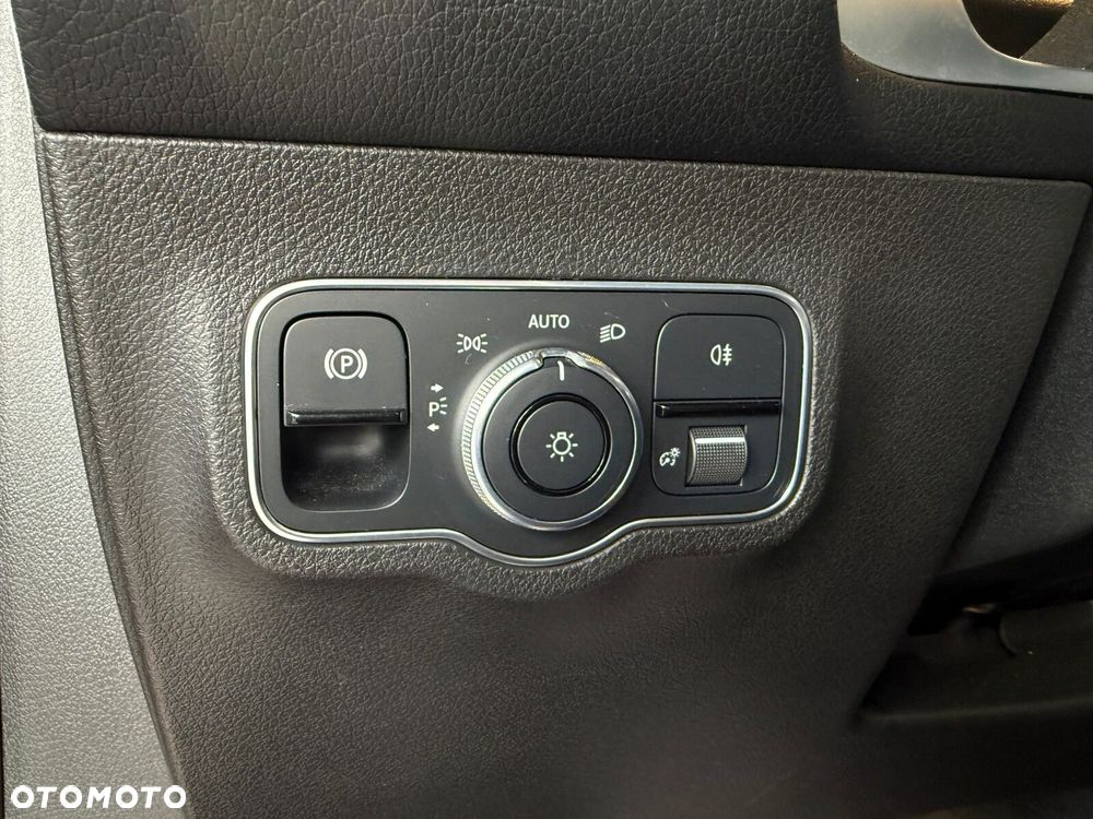 Mercedes-Benz GLB - 28