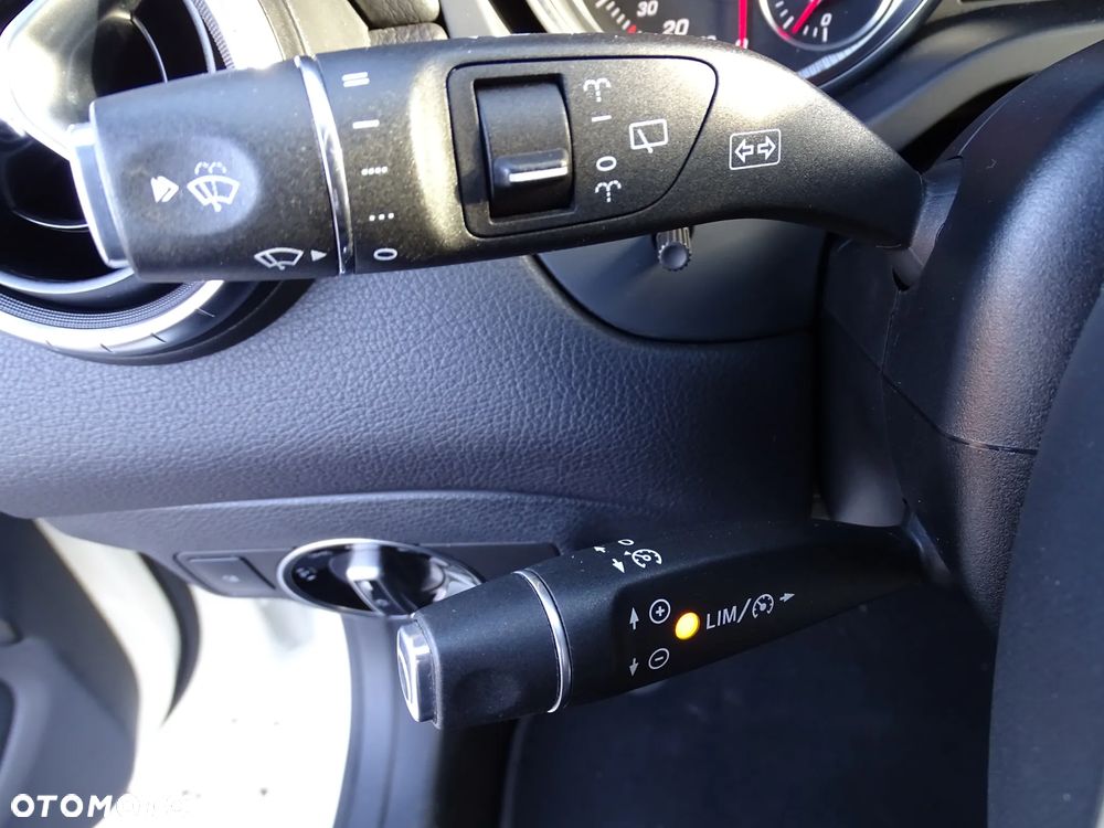 Mercedes-Benz CLA 200 7G-DCT AMG Line - 31