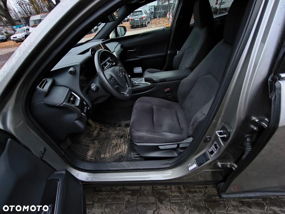 Lexus UX - 36