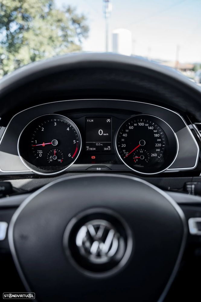 VW Passat 2.0 TDI Highline - 31