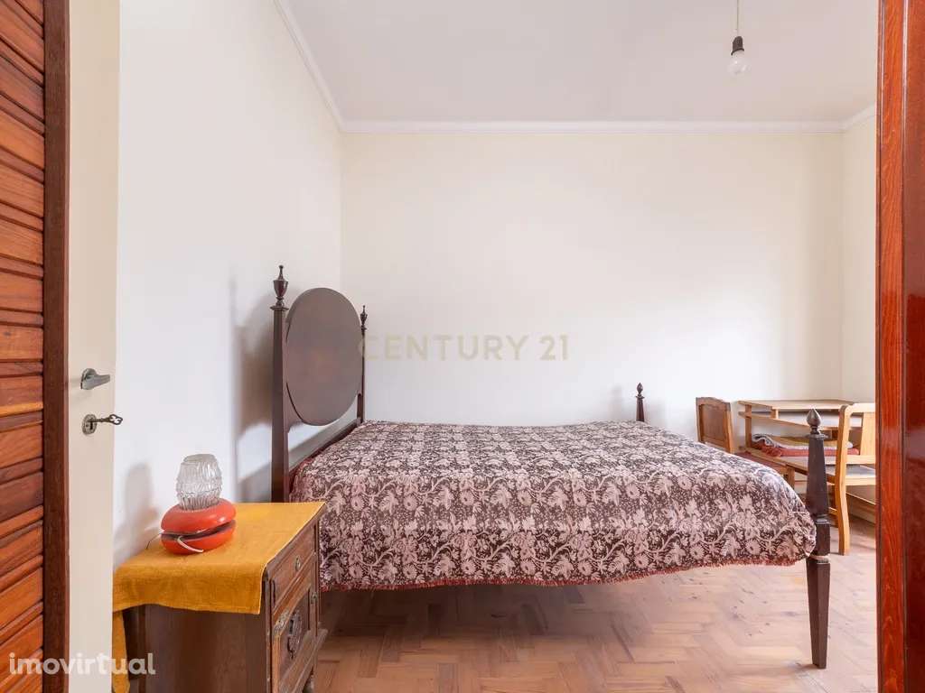 Apartamento T3+1 com garagem na Rua Verde Pinho em Coimbra - Grande imagem: 4/16