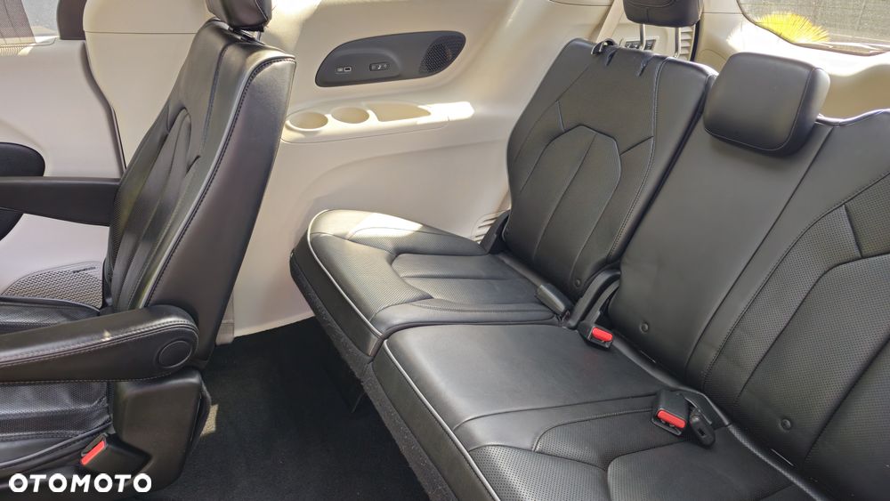Chrysler Pacifica - 21